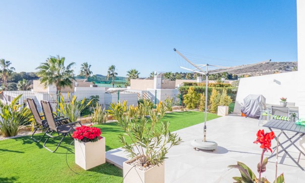 Sale - Detached Villa -
La Finca Golf - Algorfa