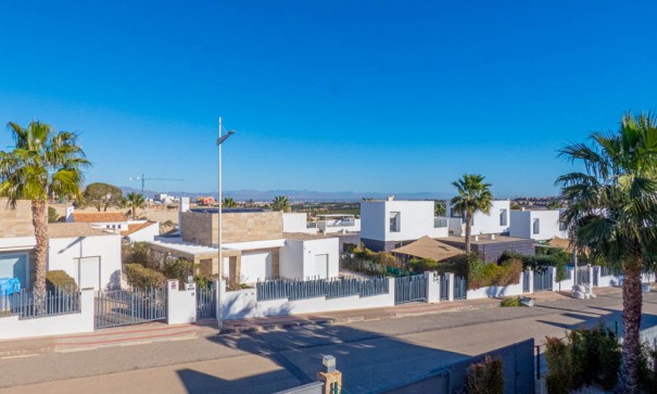 Sale - Detached Villa -
La Finca Golf - Algorfa