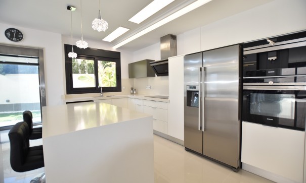 Sprzedaż - Willa wolnostojąca -
San Miguel de Salinas