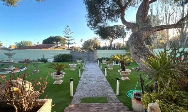 Sale - Detached Villa -
Orihuela Costa - Altos de Campoamor