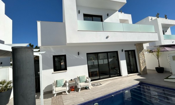 Herverkoop - Vrijstaande Villa -
Los Montesinos - La Herada