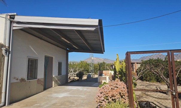 Återförsäljning - Finca lantlig egendom -
Albatera