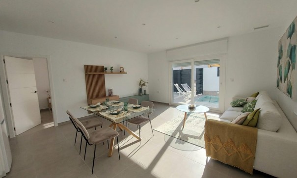 Videresalg - Finca landejendom -
Roldan