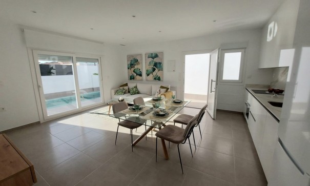 Videresalg - Finca landejendom -
Roldan