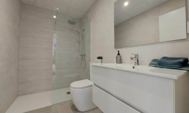 Videresalg - Finca landejendom -
Roldan