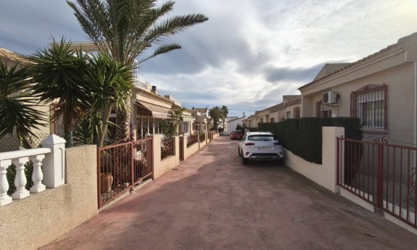 Sale - Detached Villa -
Algorfa - Montemar
