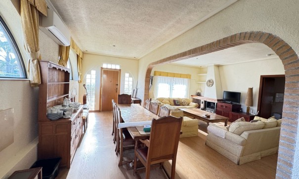 Resale - Freistehende Villa -
Cabo Roig