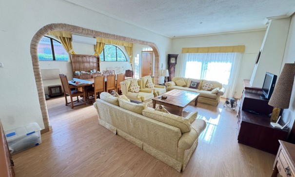 Resale - Freistehende Villa -
Cabo Roig