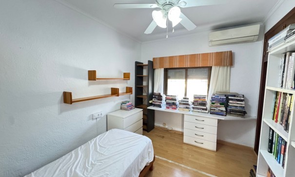 Resale - Freistehende Villa -
Cabo Roig