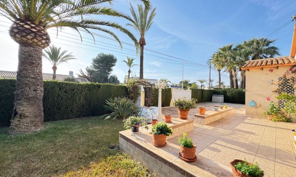 Resale - Freistehende Villa -
Cabo Roig