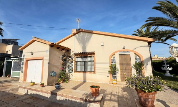 Resale - Freistehende Villa -
Cabo Roig