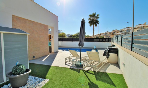 Resale - Freistehende Villa -
Villamartín