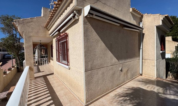 Sale - Detached Villa -
Algorfa - Montemar