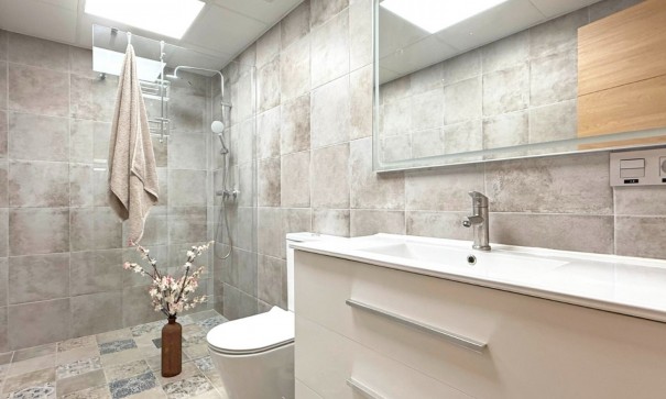 Videresalg - Kommerciel -
Torrevieja