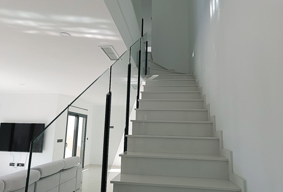 Obra Nueva - Chalet Independiente -
Pinoso