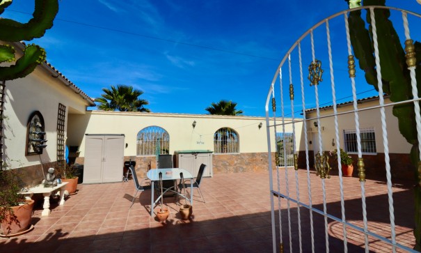 Resale - Finca Landgut -
Catral