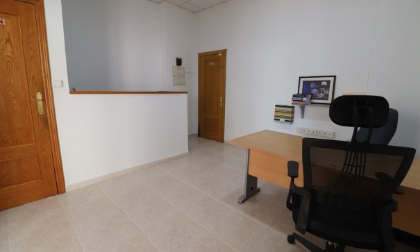 Resale - Kommerziell -
Jacarilla - Jacarilla - Town