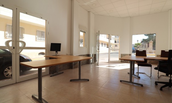 Resale - Kommerziell -
Jacarilla - Jacarilla - Town