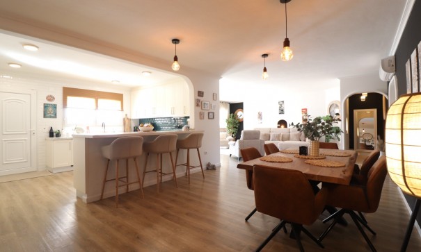 Återförsäljning - Finca lantlig egendom -
Rojales - Rojales - Country