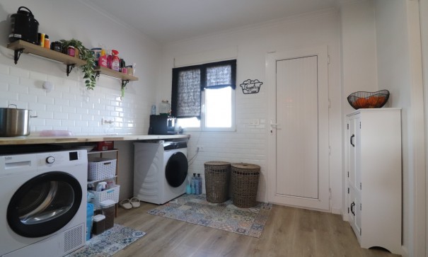 Återförsäljning - Finca lantlig egendom -
Rojales - Rojales - Country