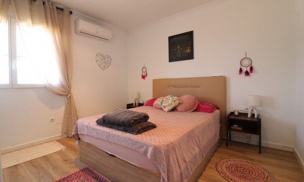 Återförsäljning - Finca lantlig egendom -
Rojales - Rojales - Country