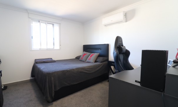 Återförsäljning - Finca lantlig egendom -
Rojales - Rojales - Country