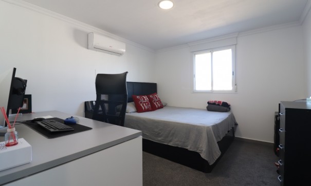 Återförsäljning - Finca lantlig egendom -
Rojales - Rojales - Country