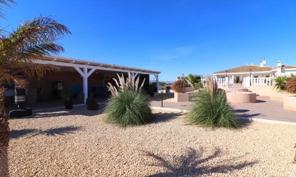 Återförsäljning - Finca lantlig egendom -
Rojales - Rojales - Country