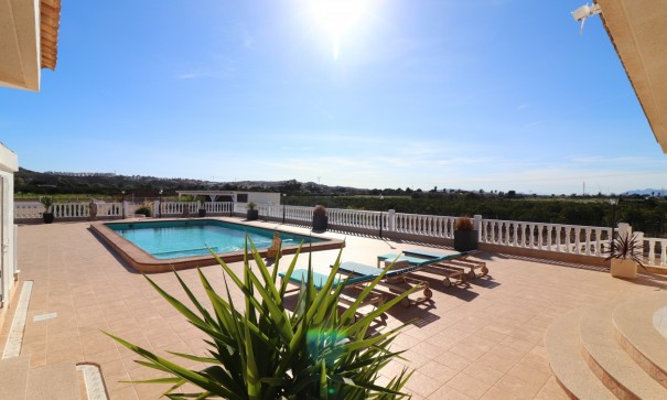 Återförsäljning - Finca lantlig egendom -
Rojales - Rojales - Country