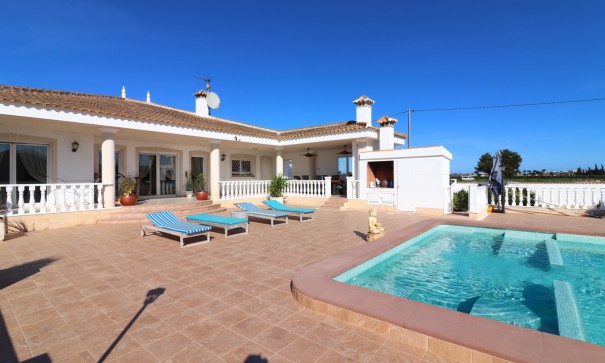 Återförsäljning - Finca lantlig egendom -
Rojales - Rojales - Country