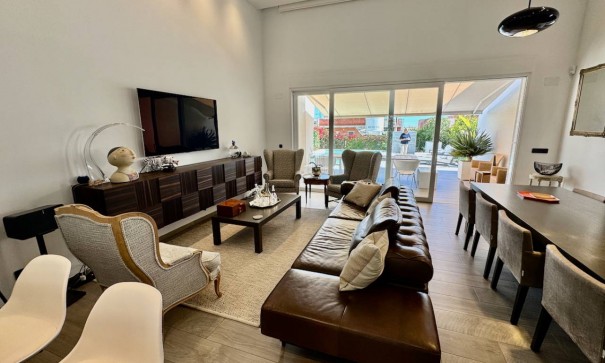 Sale - Detached Villa -
La Finca Golf - Algorfa