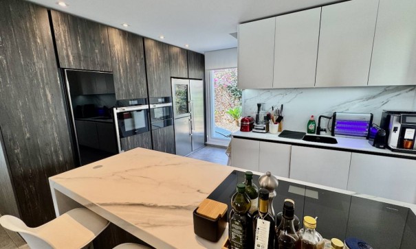 Sale - Detached Villa -
La Finca Golf - Algorfa