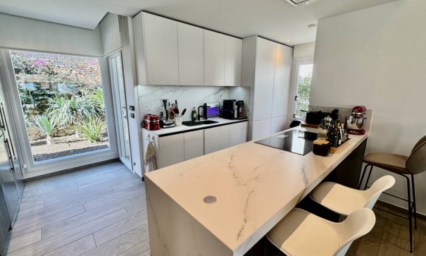 Sale - Detached Villa -
La Finca Golf - Algorfa