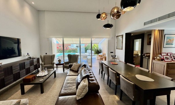 Sale - Detached Villa -
La Finca Golf - Algorfa