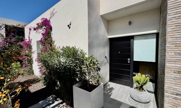 Sale - Detached Villa -
La Finca Golf - Algorfa