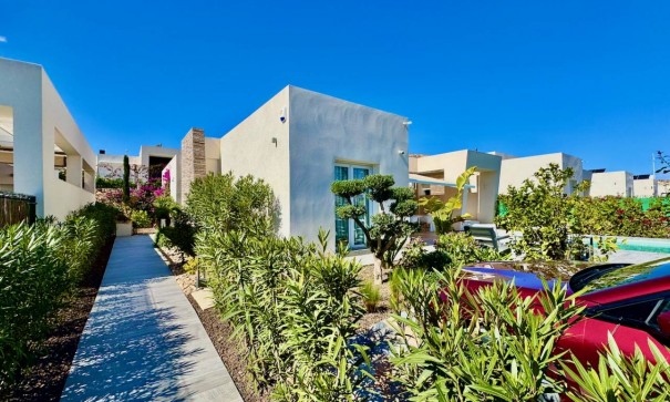 Sale - Detached Villa -
La Finca Golf - Algorfa