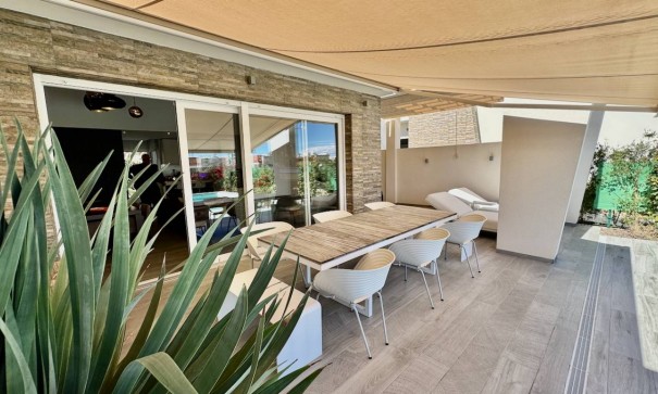 Sale - Detached Villa -
La Finca Golf - Algorfa