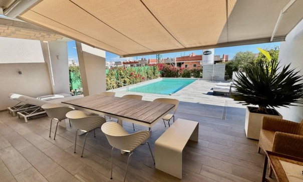 Sale - Detached Villa -
La Finca Golf - Algorfa