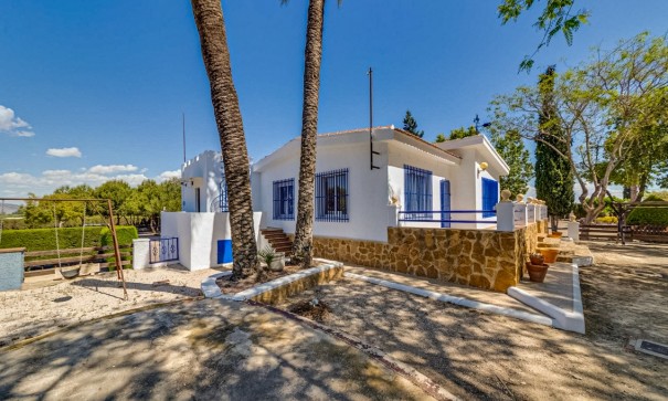 Herverkoop - Finca Landelijk pand -
Jacarilla