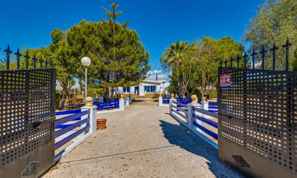 Herverkoop - Finca Landelijk pand -
Jacarilla