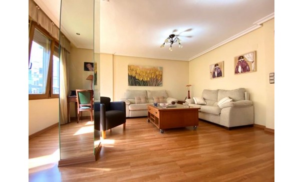Återförsäljning - Lägenhet / lägenhet -
Torrevieja