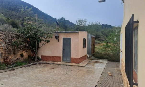 Återförsäljning - Finca lantlig egendom -
Hondón de las Nieves