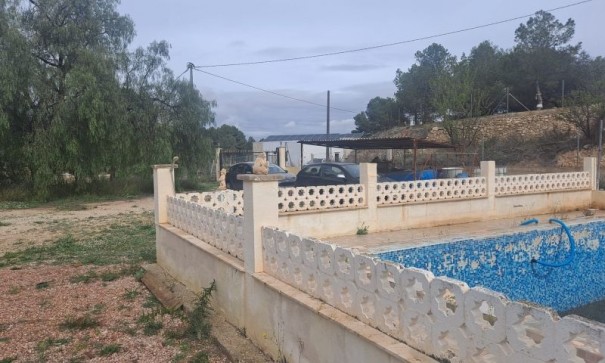 Återförsäljning - Finca lantlig egendom -
Hondón de las Nieves