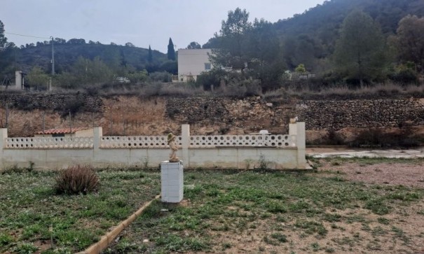 Återförsäljning - Finca lantlig egendom -
Hondón de las Nieves