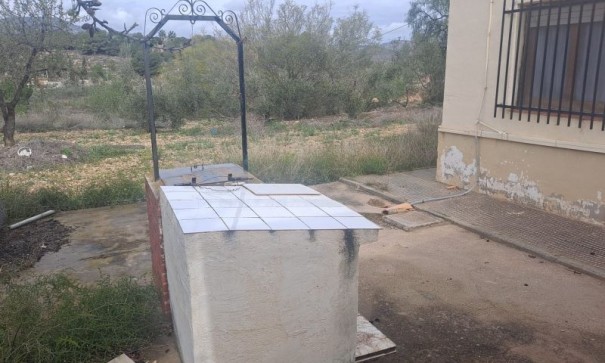 Återförsäljning - Finca lantlig egendom -
Hondón de las Nieves