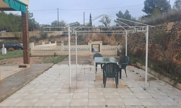 Återförsäljning - Finca lantlig egendom -
Hondón de las Nieves