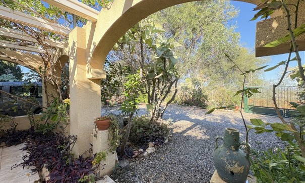 Resale - Freistehende Villa -
Perin