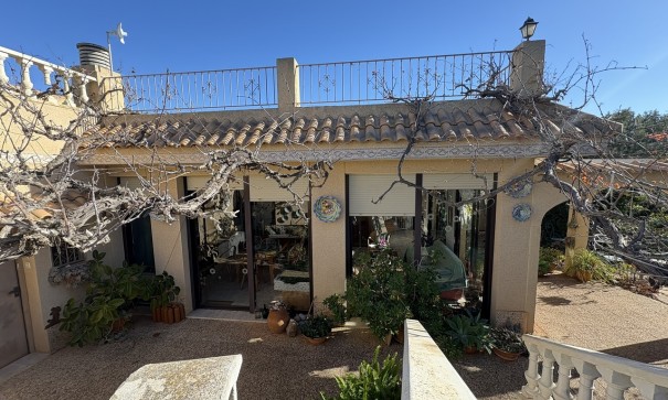 Resale - Freistehende Villa -
Perin