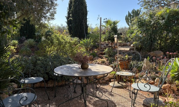 Resale - Freistehende Villa -
Perin