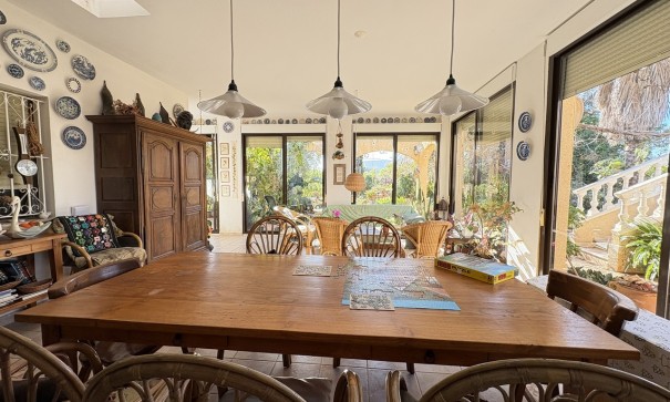 Resale - Freistehende Villa -
Perin